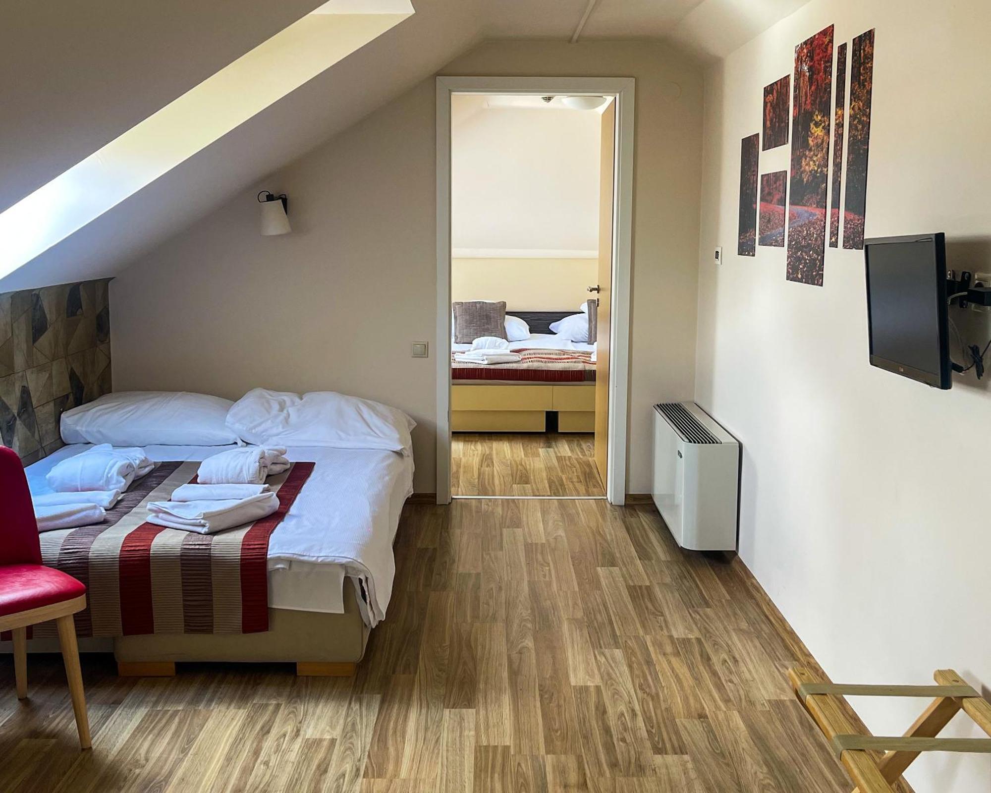 Harmonia Hotel Sarvar Room photo